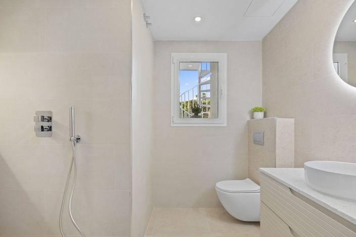 Image No.18-3 Bed Apartment for sale