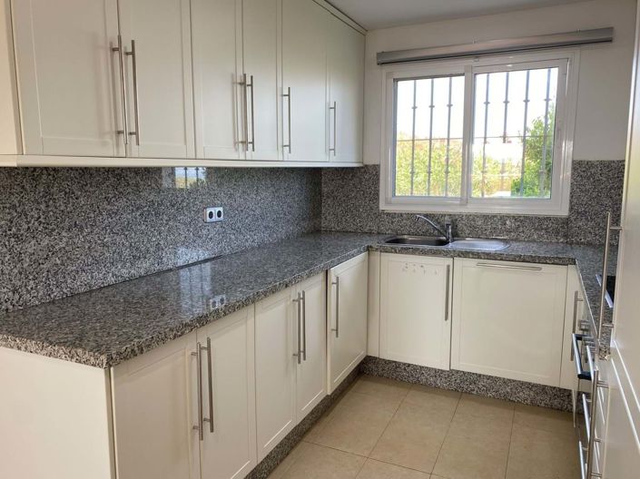 Image No.9-3 Bed Townhouse for sale