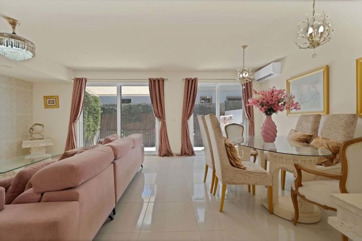 Image No.13-4 Bed Townhouse for sale