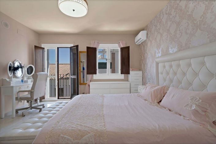 Image No.16-4 Bed Townhouse for sale