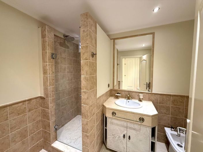 Image No.9-3 Bed Apartment for sale