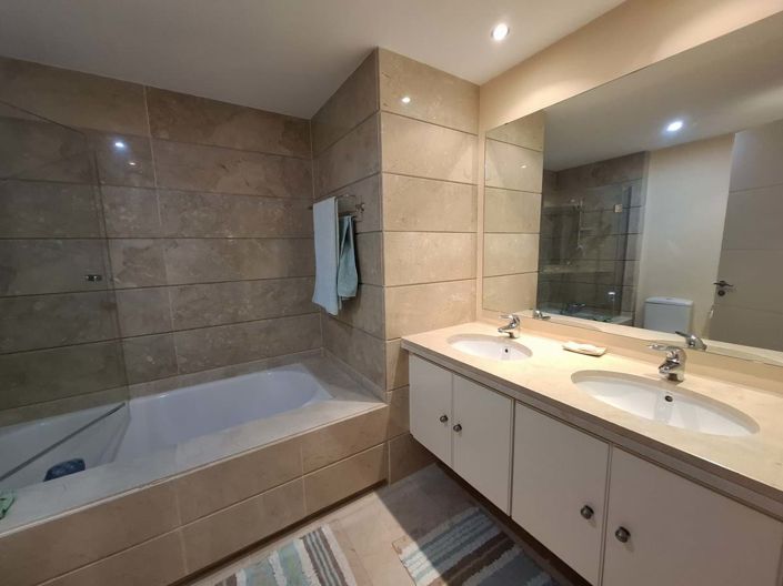 Image No.8-2 Bed Townhouse for sale