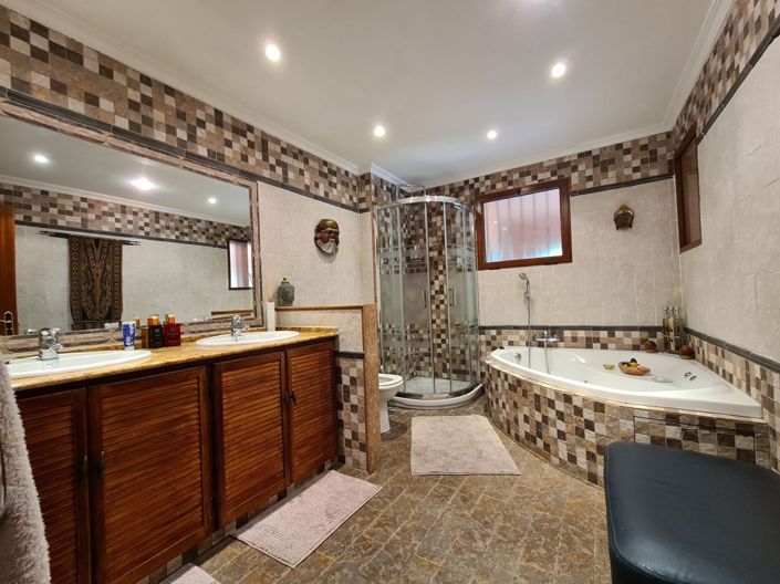 Image No.37-4 Bed Villa for sale