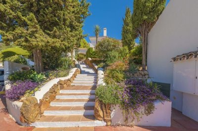 3982-711867-78d1f4f8b6655591b02d22fabb36a692d