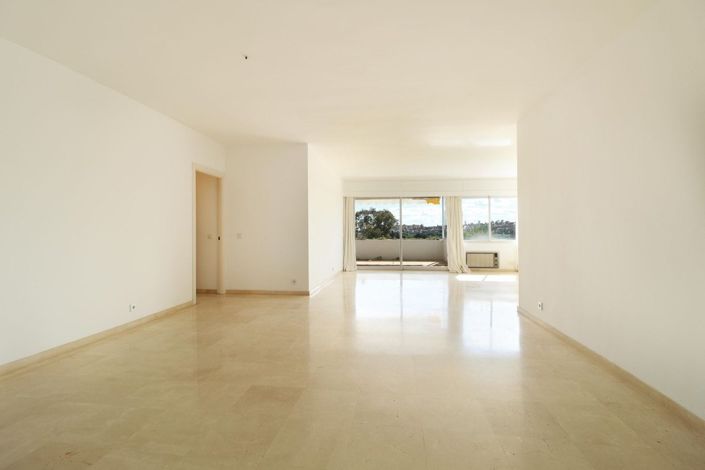 Image No.11-3 Bed Apartment for sale