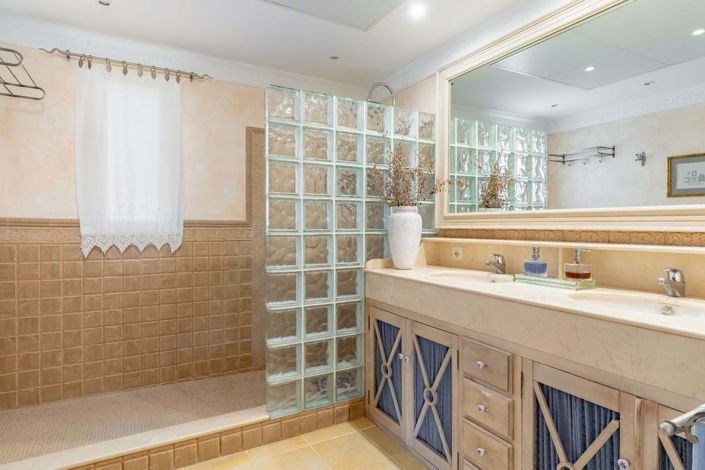 Image No.33-4 Bed Villa for sale