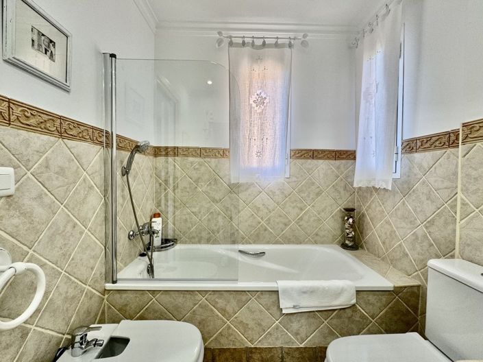 Image No.38-4 Bed Villa for sale