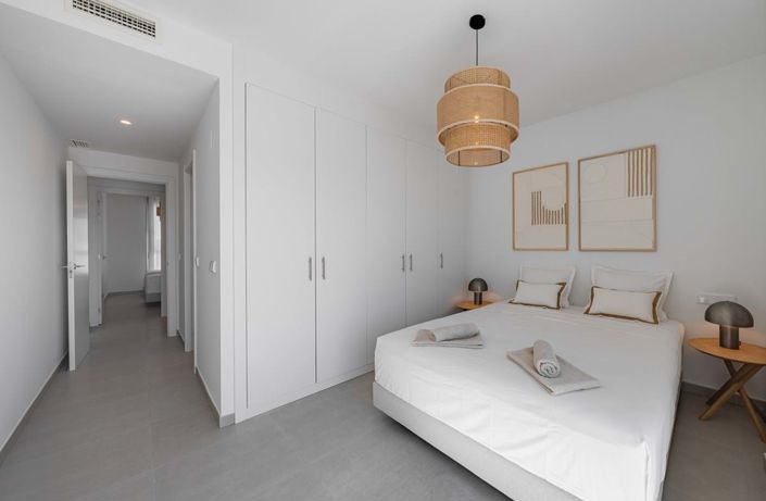 Image No.25-3 Bed Apartment for sale