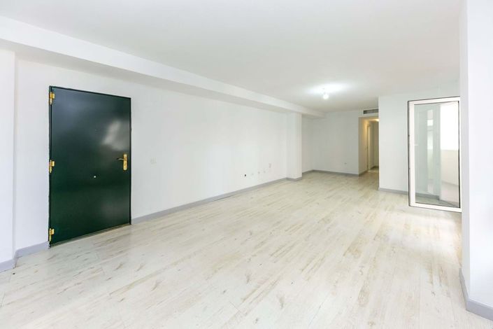 Image No.10-3 Bed Apartment for sale