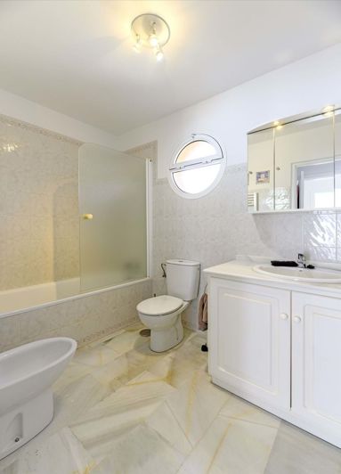 Image No.12-3 Bed Townhouse for sale