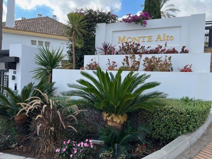 Image No.31-2 Bed Townhouse for sale