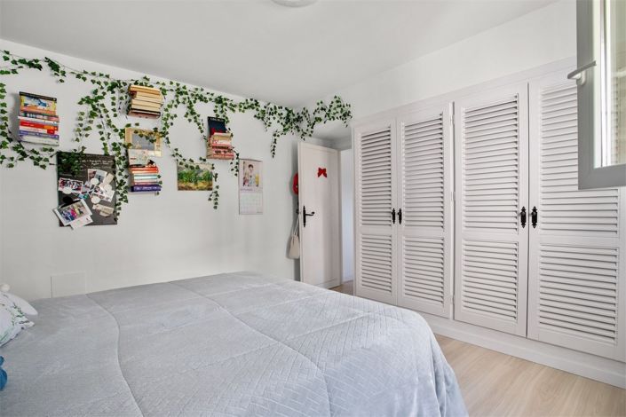 Image No.12-2 Bed Townhouse for sale