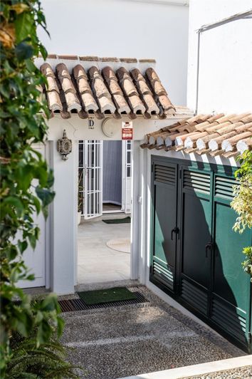 Image No.23-2 Bed Townhouse for sale