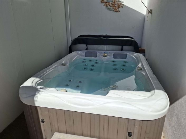 Image No.31-2 Bed Townhouse for sale