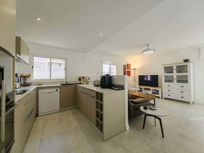 Image No.17-3 Bed Apartment for sale