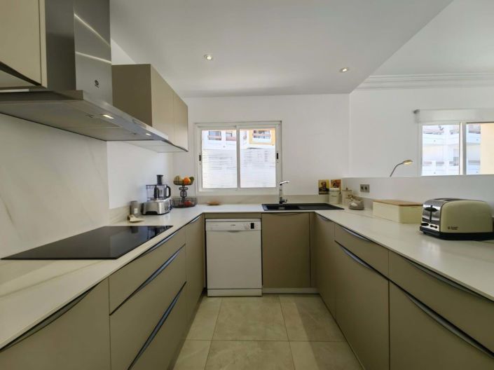 Image No.21-3 Bed Apartment for sale