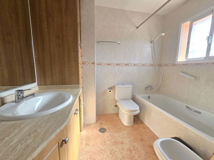 Image No.15-3 Bed Townhouse for sale