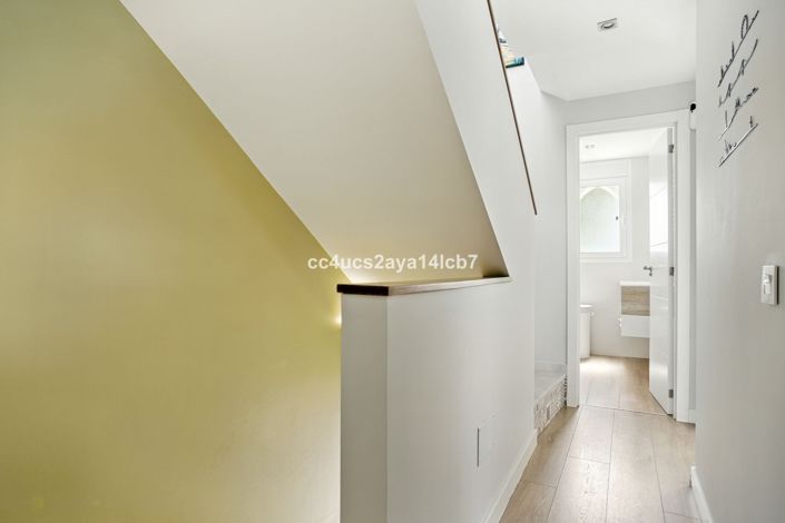 Image No.23-3 Bed Townhouse for sale