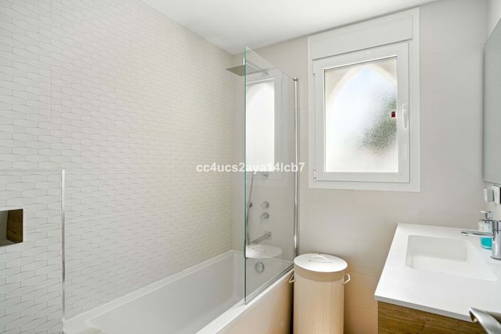 Image No.24-3 Bed Townhouse for sale