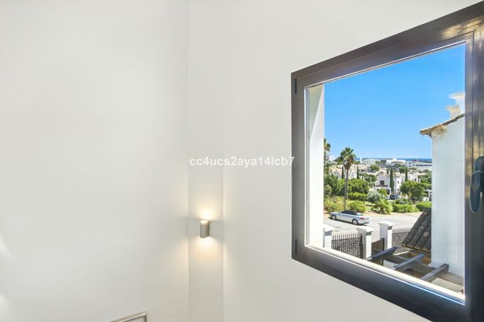 Image No.40-3 Bed Villa for sale