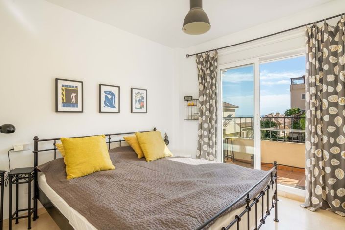 Image No.3-3 Bed Apartment for sale