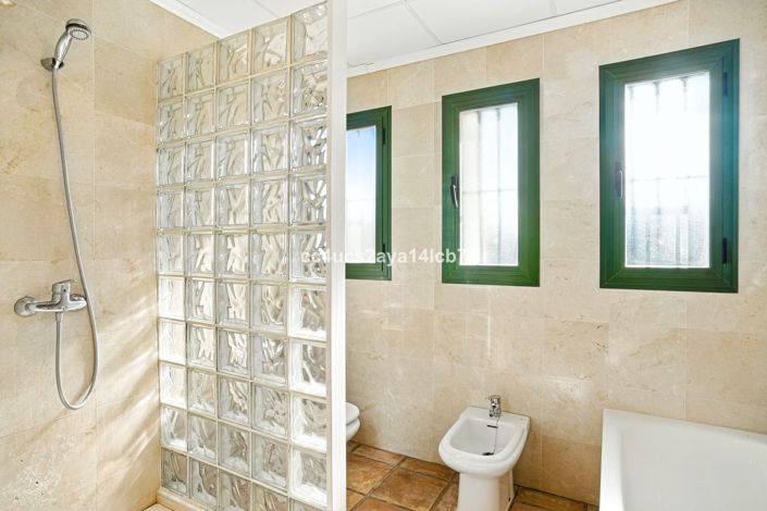 Image No.20-3 Bed Villa for sale