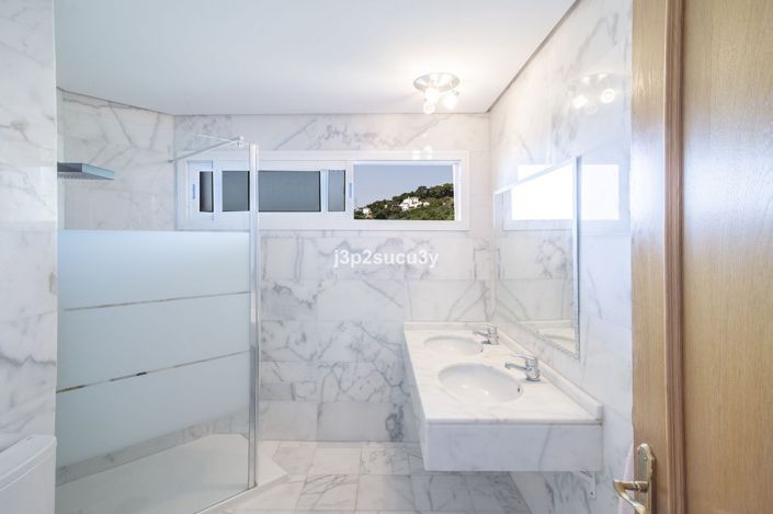 Image No.27-3 Bed Villa for sale