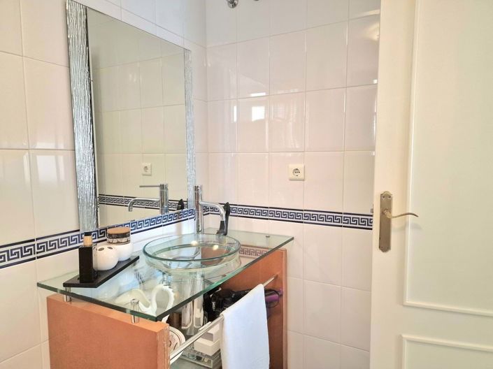 Image No.20-3 Bed Apartment for sale