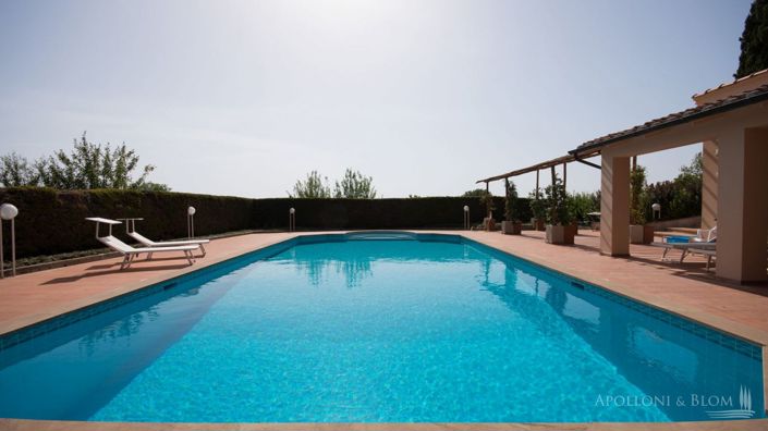 Image No.15-8 Bed Apartment for sale