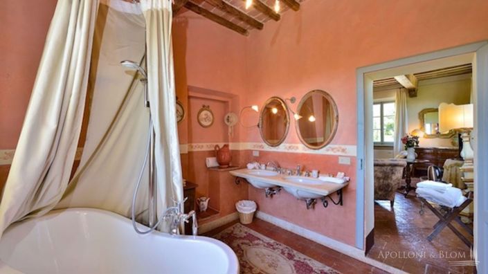 Image No.17-16 Bed Apartment for sale