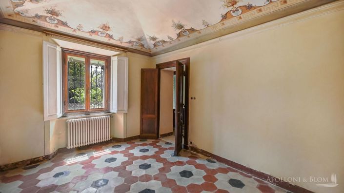 Image No.10-13 Bed Villa for sale