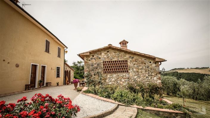 Image No.11-8 Bed Apartment for sale