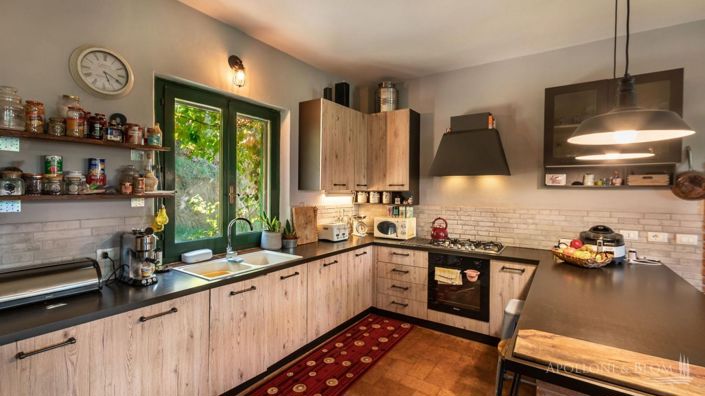 Image No.22-8 Bed Apartment for sale