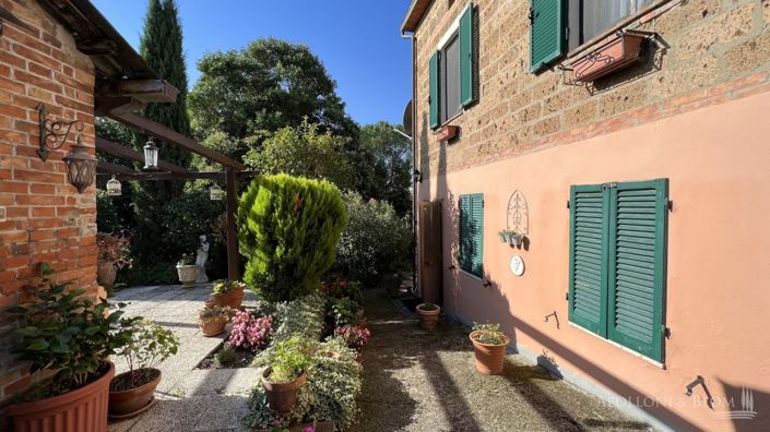 Image No.2-2 Bed Country House for sale