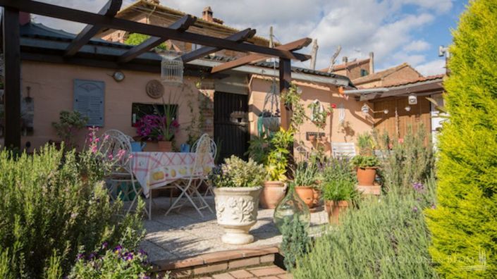 Image No.22-2 Bed Country House for sale