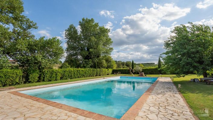 Image No.17-12 Bed Apartment for sale