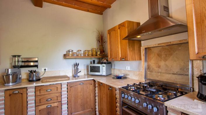 Image No.24-12 Bed Apartment for sale