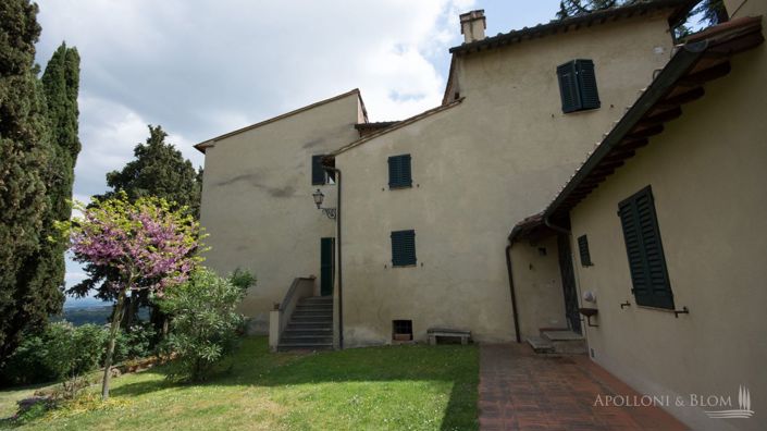 Image No.10-8 Bed Apartment for sale