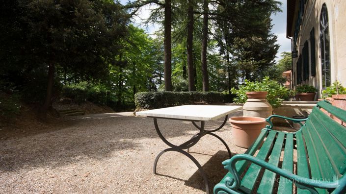 Image No.11-8 Bed Apartment for sale