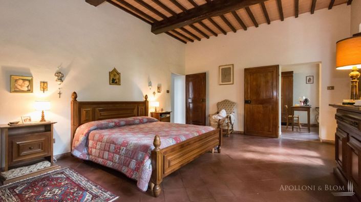 Image No.27-8 Bed Apartment for sale