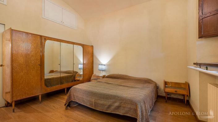 Image No.11-8 Bed Villa for sale