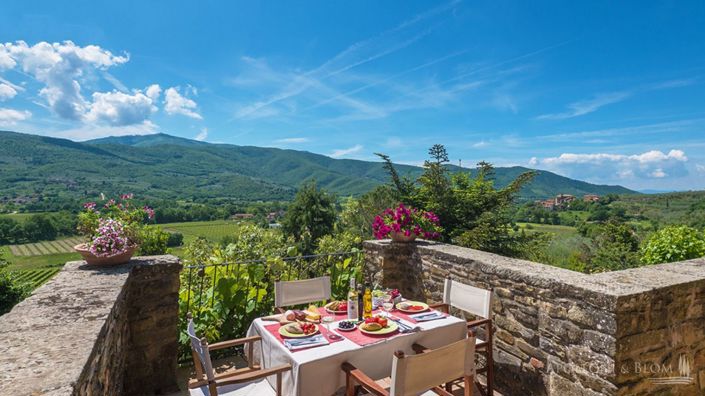 Image No.7-7 Bed Apartment for sale