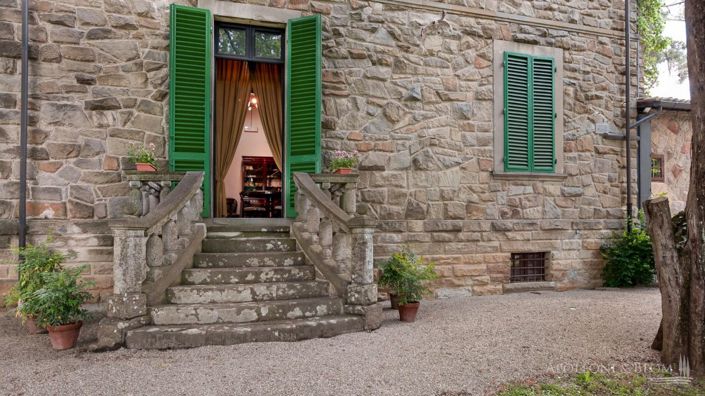 Image No.10-8 Bed Villa for sale