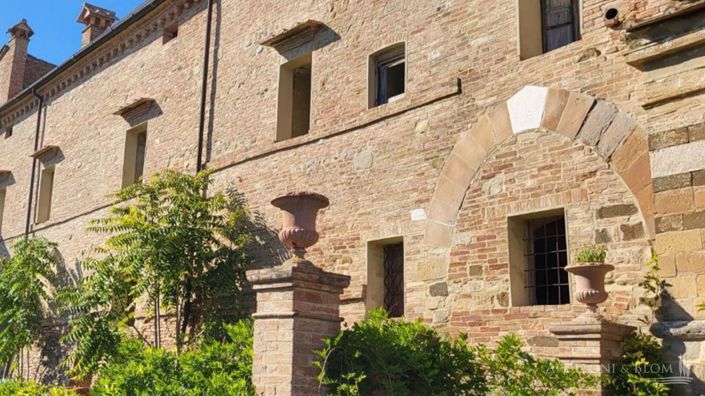 Image No.15-10 Bed Chateaux for sale