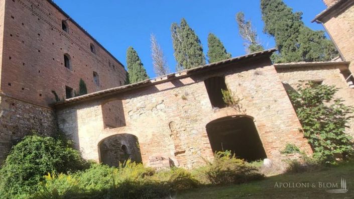 Image No.22-10 Bed Chateaux for sale