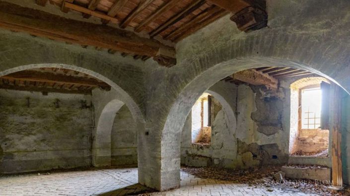 Image No.24-10 Bed Chateaux for sale