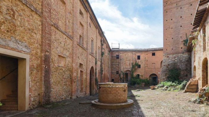 Image No.7-10 Bed Chateaux for sale