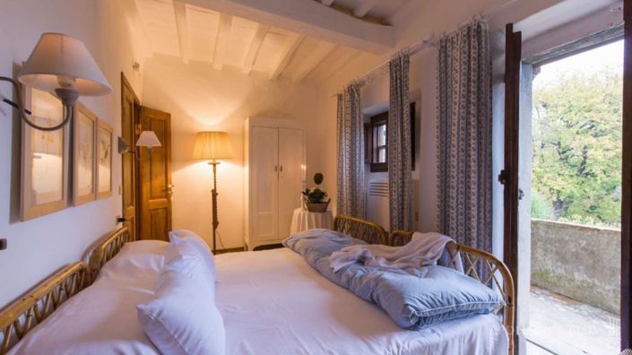 Image No.12-8 Bed Apartment for sale