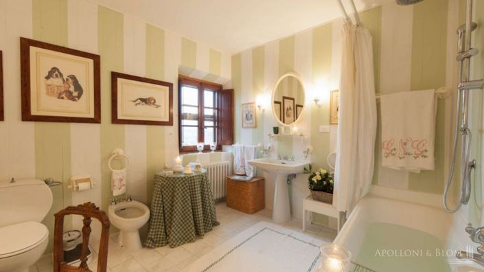 Image No.17-8 Bed Apartment for sale