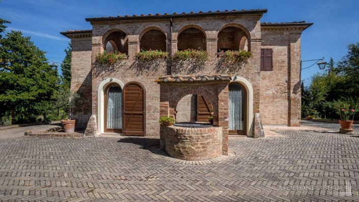 Image No.13-11 Bed Apartment for sale